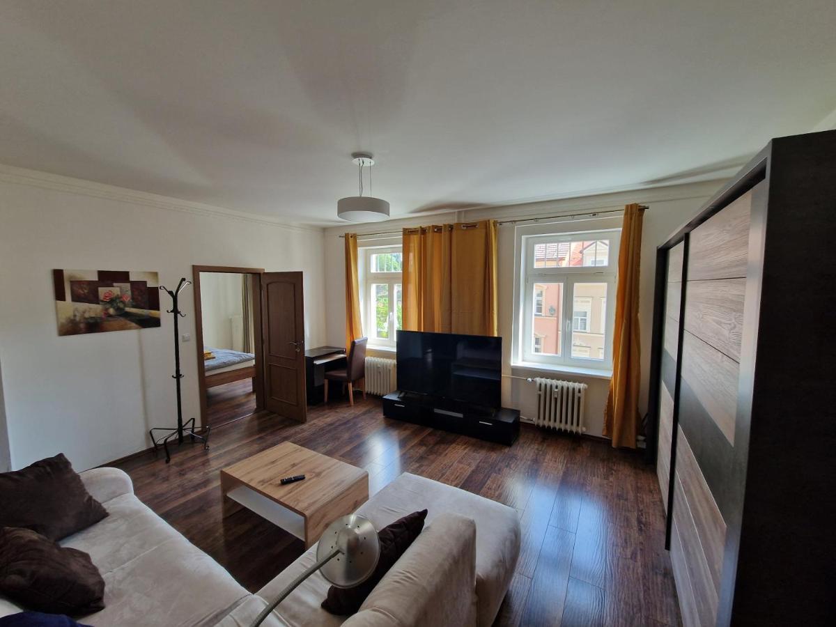 Apartman 63M2 S Balkonem V Lazenskem Centru Карлови Вари Екстериор снимка